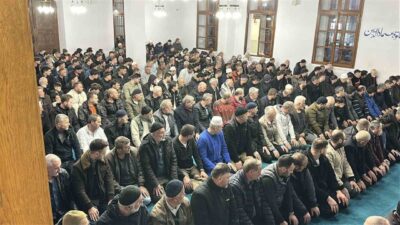 Sakarya’da Kadir Gecesi’nde vatandaşlar camilere akın etti. Adapazarı ilçesindeki tarihi