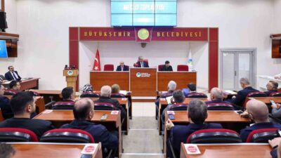 Sakarya Büyükşehir Belediye Başkanı Yusuf Alemdar, meclis toplantısında şehrin ulaşımından