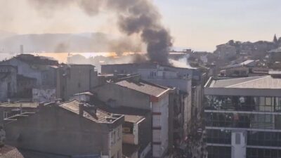 Kocaeli’nin İzmit ilçesinde 4 katlı iş merkezinin üst katındaki depo