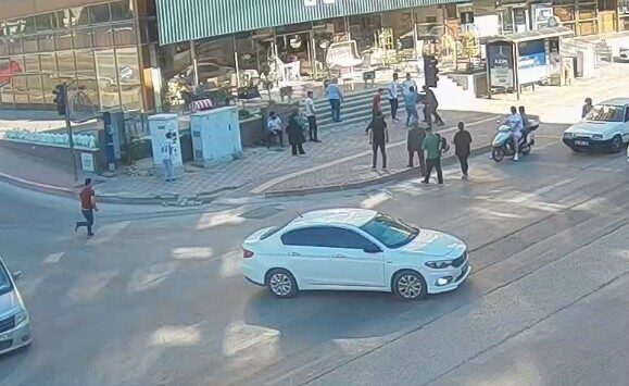 Kastamonu’da kavga sırasında silahla vurulan vatandaşa yerde yatarken tekme atan