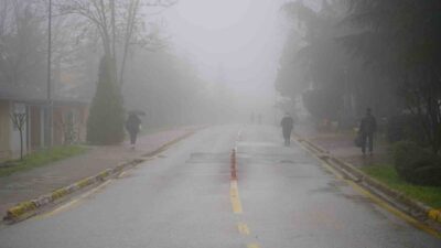 Sakarya’nın Serdivan ilçesinde sis etkili oldu. Hava sıcaklığının 10 derece