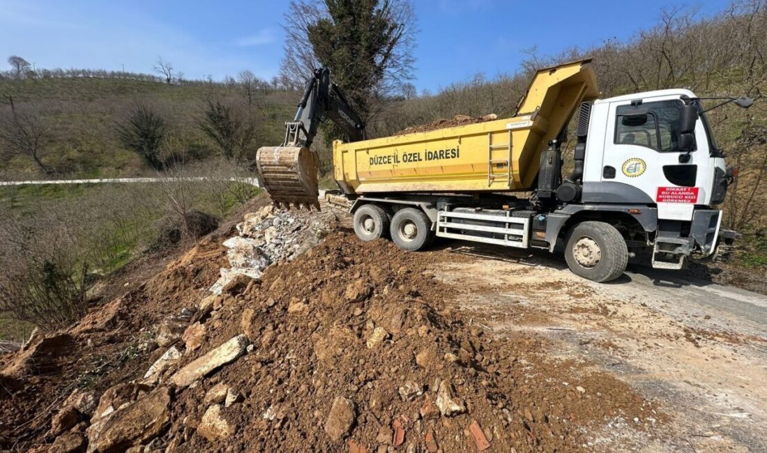 DÜZCE(İHA) – Düzce’nin Akçakoca ilçesinde gurup yolunda meydana gelen heyelan