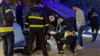 Kocaeli’nin İzmit ilçesinde iki otomobilin çarpıştığı kazada kontrolden çıkan araçlardan