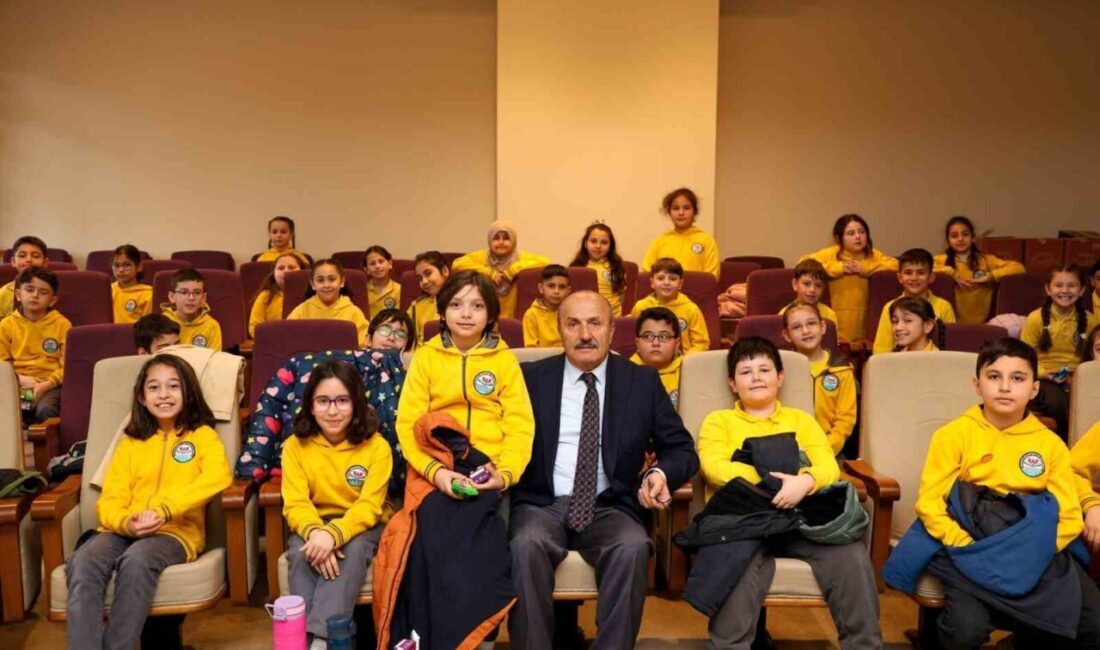 Kastamonu’nun Taşköprü ilçesinde Muzafferettin Gazi İlkokulu öğrencileri, Taşköprü Belediye Başkanı