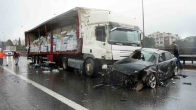 TEM Otoyolu’nun Kocaeli geçişinde yağış nedeniyle kayganlaşan yolda 6 aracın