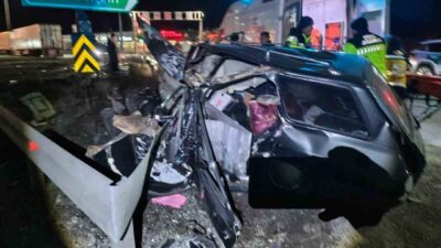 TEM Otoyolu’nun Bolu geçişinde kontrolden çıkarak dinlenme tesisi girişindeki bariyerlere