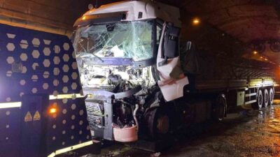 TEM Otoyolu’nun Kocaeli geçişindeki tünelde 2 tır ve 2 otomobilin