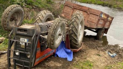 Sakarya’nın Hendek ilçesinde hakimiyetini kaybetmesi sonucu devrilen traktörün altında kalan