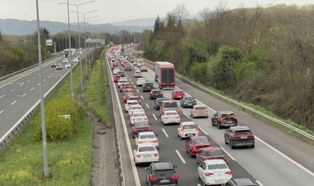 100 karayolu İstanbul istikameti yönüne kamyon, çekici ve tanker cinsi
