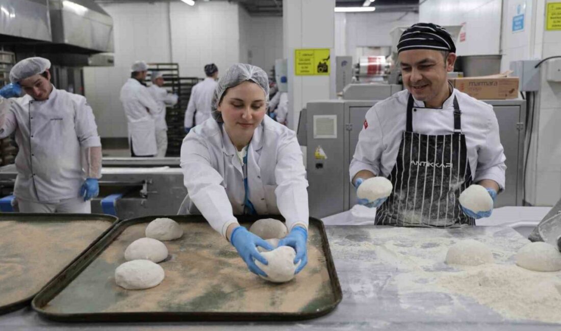 Kocaeli’de üniversite öğrencileri, “İyilik Kılavuzu Projesi” kapsamında kendi elleriyle hazırladıkları