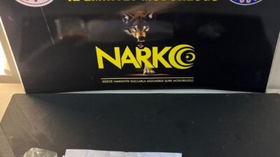 Düzce’de yapılan operasyonda şehir merkezinde uyuşturucu ticareti yapan 2 kişi