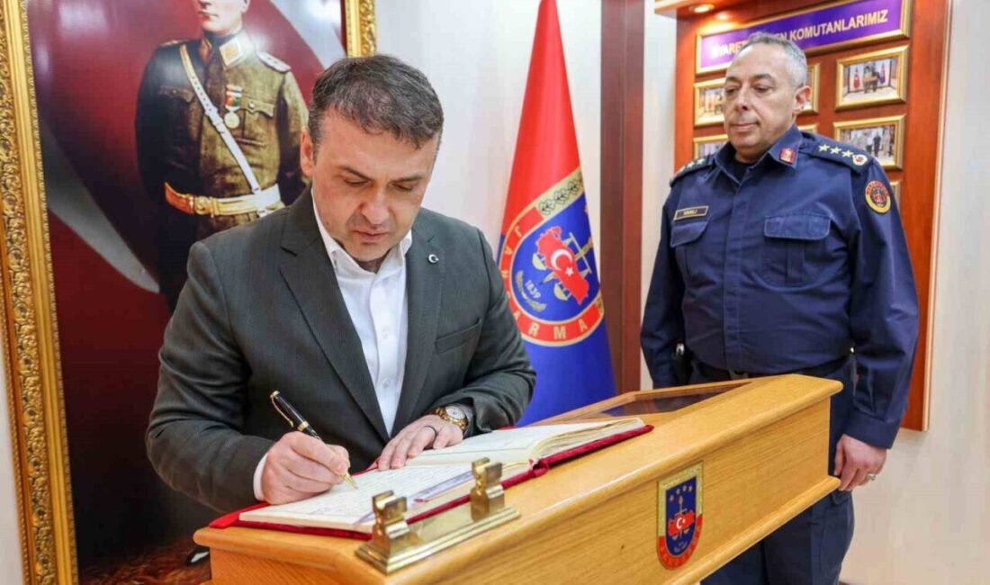 Bilecik Valisi Faik Oktay Sözer, Bilecik İl Jandarma Komutanlığı’nda bilgi