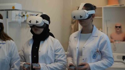 Kocaeli Sağlık ve Teknoloji Üniversitesinde sağlık bilimleri öğrencileri; damar yolu