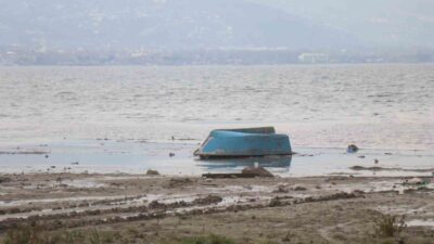 Sakarya ve Kocaeli’nin içme suyu ihtiyacını karşılayan Sapanca Gölü, iki