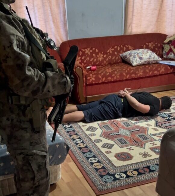 Yalova’da polis tarafından DEAŞ silahlı terör örgütüne yönelik düzenlenen operasyonda