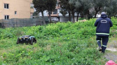 Körfez ilçesinde engebeli ve araçların girmekte zorlandığı alanlardaki yabani otların