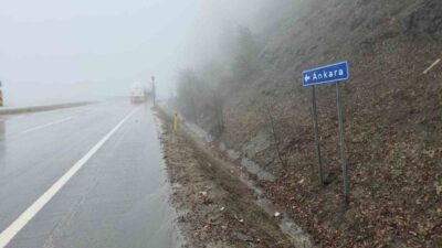 Türkiye’nin önemli geçiş güzergahlarından D-100 Karayolu’nun Bolu Dağı geçişinde yağış