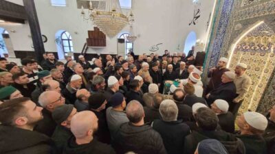 Kastamonu’nun İnebolu ilçesinde Sakal-ı Şerif, Kadir Gecesi sebebiyle vatandaşların ziyaretine