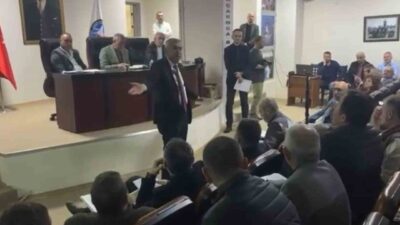 DÜZCE (İHA) – Düzce’de Akçakoca Belediyesi Meclis toplantısında CHP’li Belediye