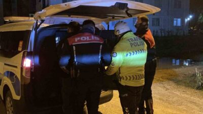 Bolu’da polis ekiplerince şüphe üzerine durdurulan otomobilde esrar ele geçirildi.