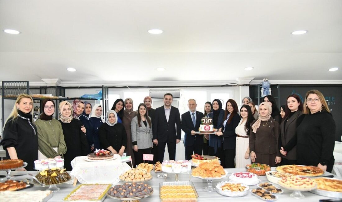 Başiskele’de kadın istihdamını ve girişimciliğini desteklemek amacıyla düzenlenen Pastacı Çırağı