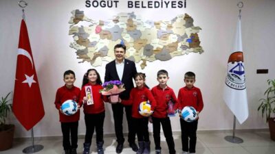 Bilecik’in Söğüt ilçesinde Söğüt Belediye Başkanı Ferhat Durgut miniklerle buluştu.