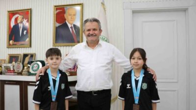 DÜZCE(İHA) – Cumayeri Belediye Başkanı Mustafa Koloğlu, Antalya Kemer’de düzenlenen