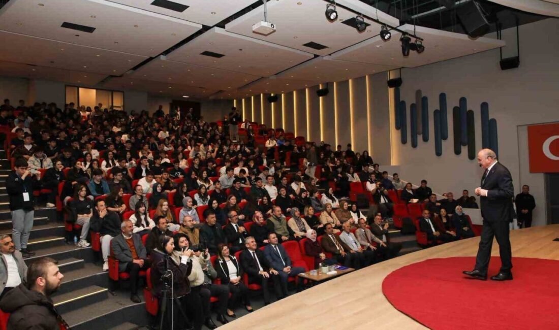 DÜZCE (İHA) – Düzce Belediye Başkanı Faruk Özlü, lise öğrencileriyle