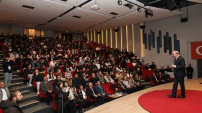 DÜZCE (İHA) – Düzce Belediye Başkanı Faruk Özlü, lise öğrencileriyle