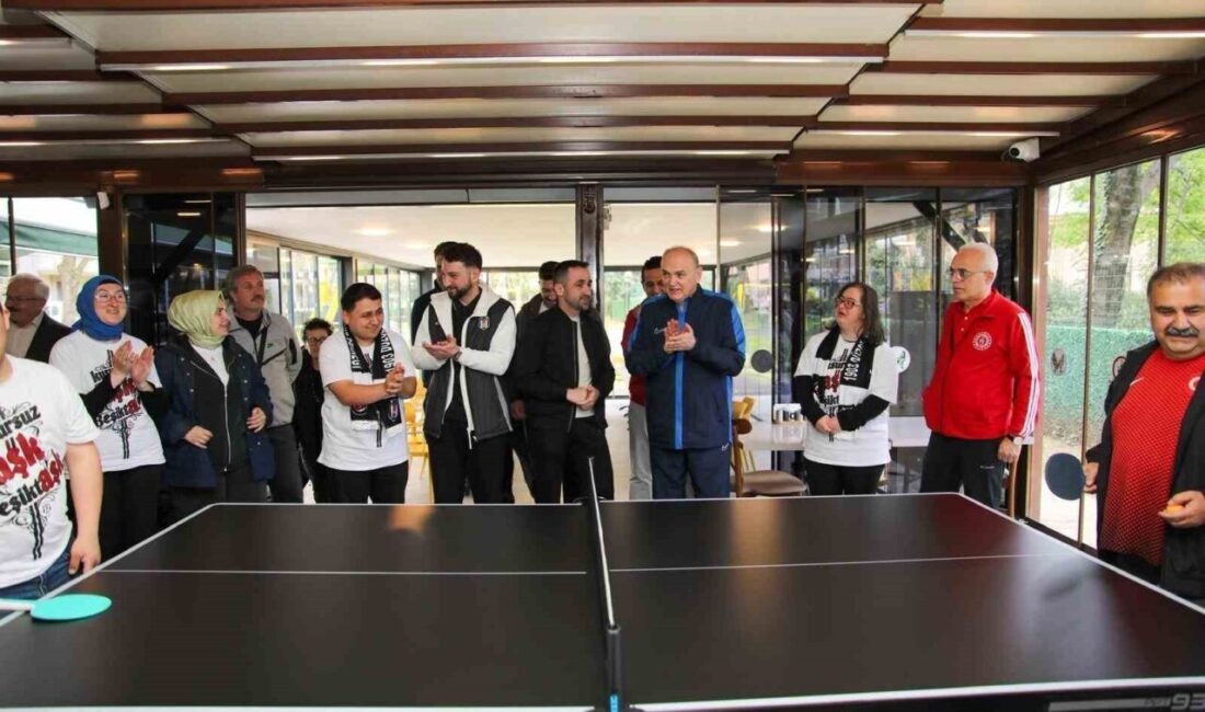 Düzce Belediye Başkanı Dr. Faruk Özlü, Kusursuz Kafe’de görev yapan