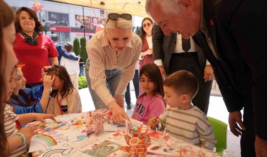 Bilecik Belediyesi 6. Geleneksel Çocuk Festivali’nde dün yüzlerce çocuk bir