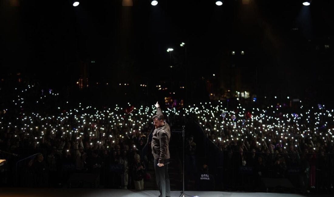 Ekin Uzunlar, ‘Yaşayan Miras Şöleni’ kapsamında düzenlenen konserde, Bilecik Cumhuriyet