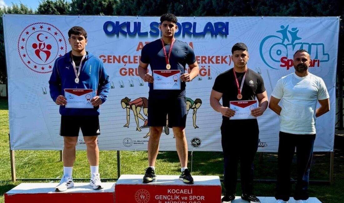 Kocaeli’de düzenlenen Okul Sporları Atletizm Gençler A-B Grup Müsabakalarında Bilecik’i