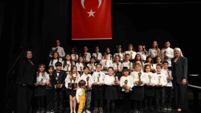 Bilecik Belediyesi Sanat Akademisi’nde müzik eğitimi alan öğrenciler, Bursa’daki müzik