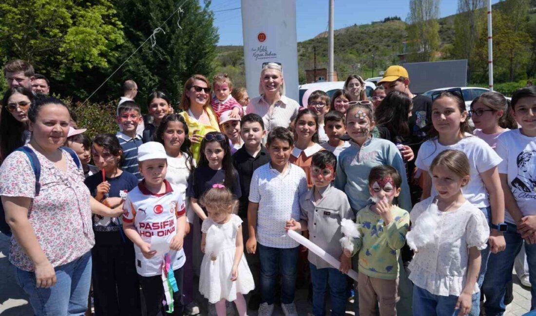 Bilecik Belediyesi tarafından düzenlenen çocuk şenliğine katılan 5 bin çocuk