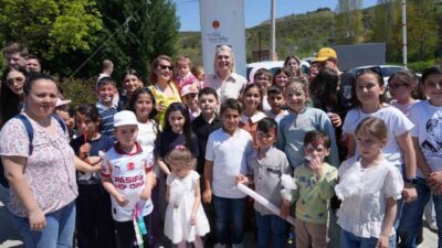 Bilecik Belediyesi tarafından düzenlenen çocuk şenliğine katılan 5 bin çocuk