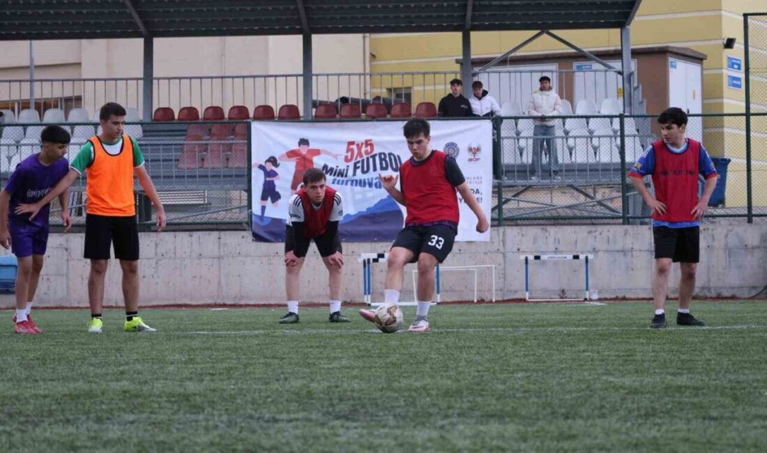 Bilecik’te gençlere yönelik düzenlenen 5×5 futbol turnuvası başladı. Bilecik İl