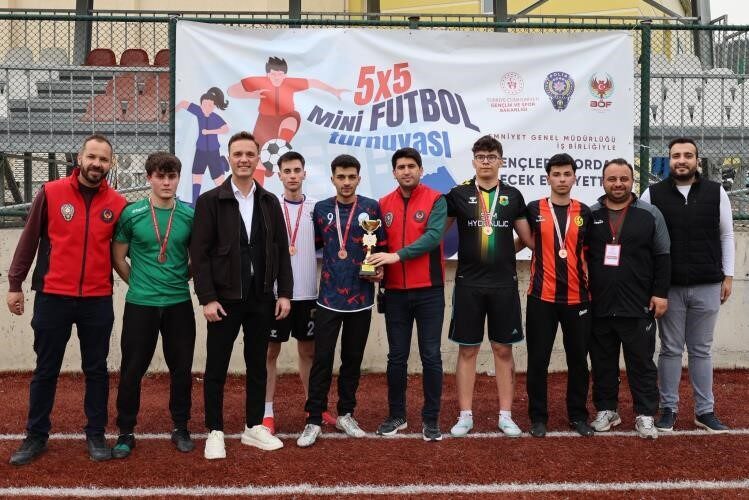 Bilecik‘te Polis Haftası etkinlikleri kapsamında 5×5 Futbol Turnuvası sona erdi.