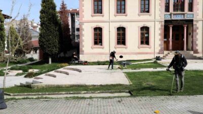 Bilecik’in Söğüt ilçesinde çim biçme çalışmaları başladı. Söğüt Belediyesi Park