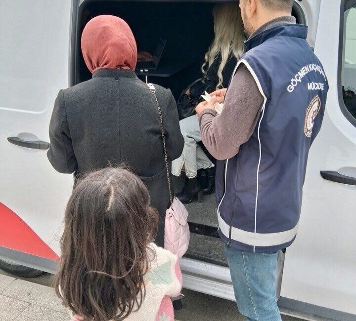 Bilecik’te İl Emniyet Müdürlüğü tarafından göçmen kaçakçılığına yönelik denetim yapıldı.