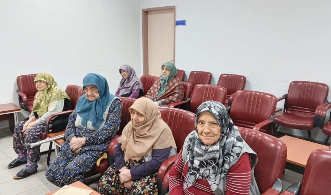 Bilecik’te huzurevi sakinlerine özel eğitim gerçekleştirildi. Bilecik Aile ve Sosyal