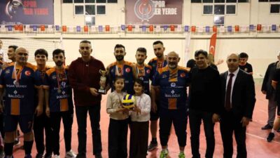 Bilecik’in Söğüt ilçesinde Kurumlar Arası Bahar Voleybol Turnuvası nefes kesen