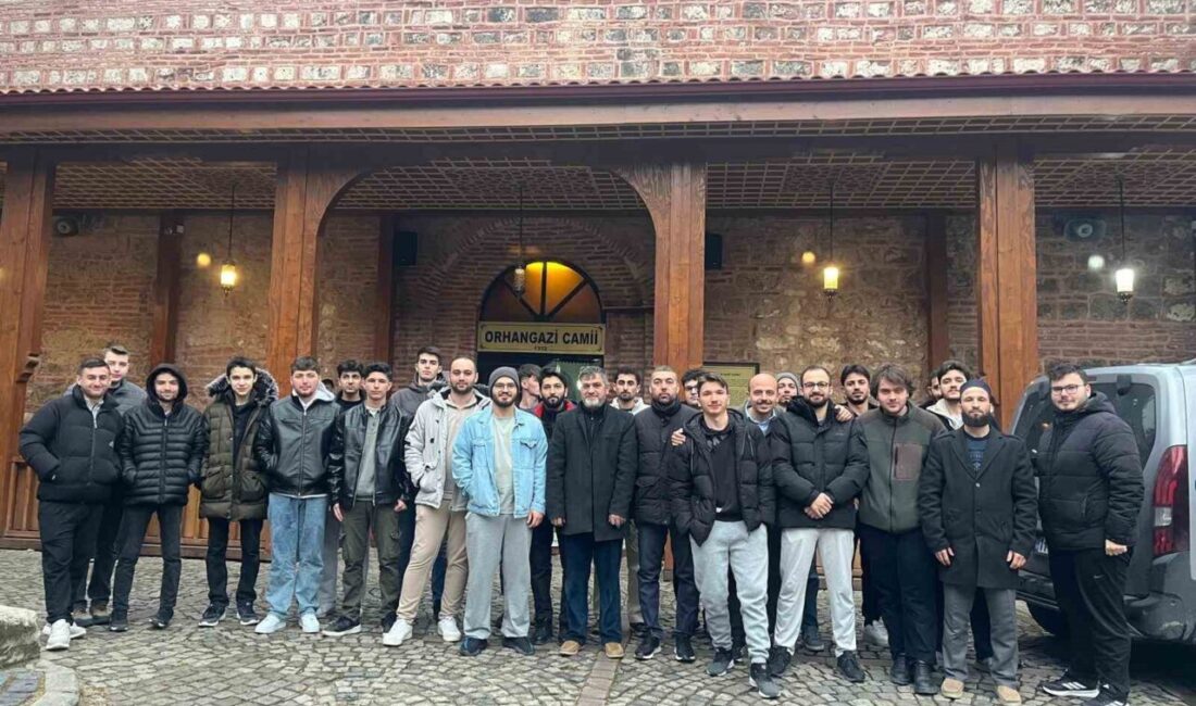 Bilecik’te Kredi ve Yurtlar Kurumu (KYK) yurdu öğrencileri sabah namazında