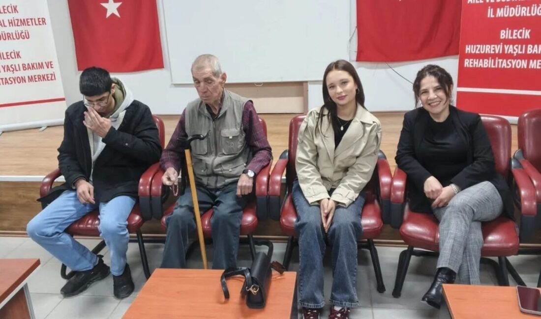 Bilecik’te Osmaneli Anadolu Lisesi öğrencileri, ‘Yaşlılara Saygı Haftası’ kapsamında huzurevini