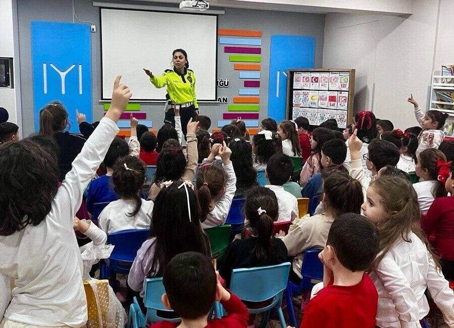 Bilecik’te “Birlikte Güvenli Gelecek” ve “Trafik Dedektifleri” projeleri kapsamında öğrencilere