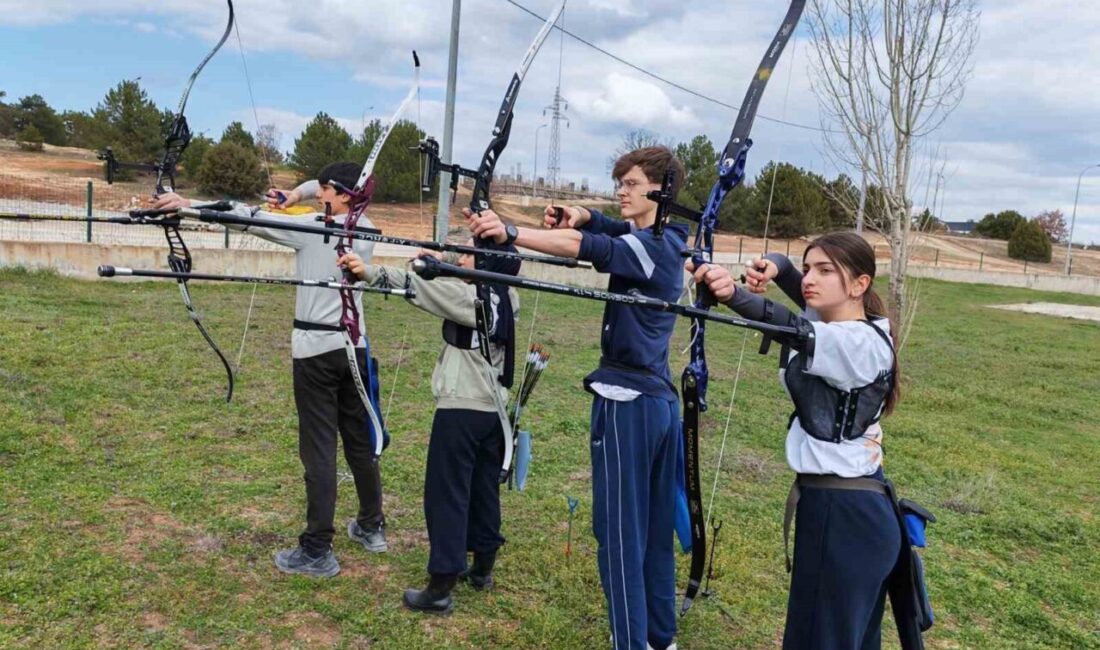 Bilecik Gençlik ve Spor İl Müdürlüğü bünyesinde okçuluk antrenmanları devam