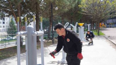 Bilecik Belediyesi tarafından park ve oyun alanlarına yeni kameriyeler yerleştirildi.