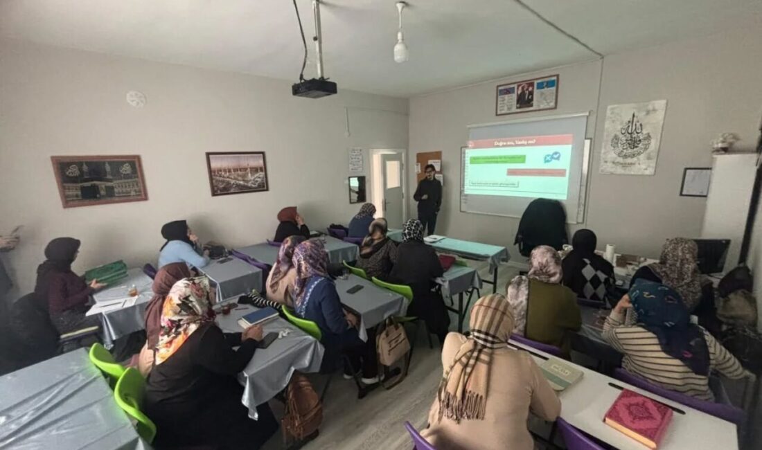 Bilecik’in Bozüyük ilçesinde kursiyerlere ‘Sağlıklı Aile-Sağlıksız Aile’ ve ‘Tütün Bağımlılığı’