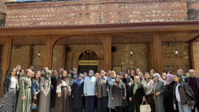 Bilecik’te Şeyh Edebali Türbesi’ni hiç ziyaret etmemiş yaşlılara Gölpazarı Meslek