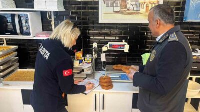 Bilecik‘in Osmaneli ilçesinde simit ve poğaça gramaj denetimi gerçekleştirildi. Belediye